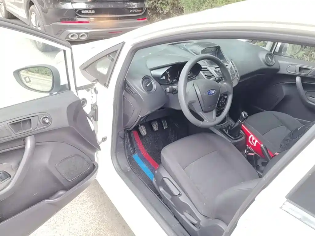 Ford Fiesta 2015 2013 Sedan 1.5L Manual Trend