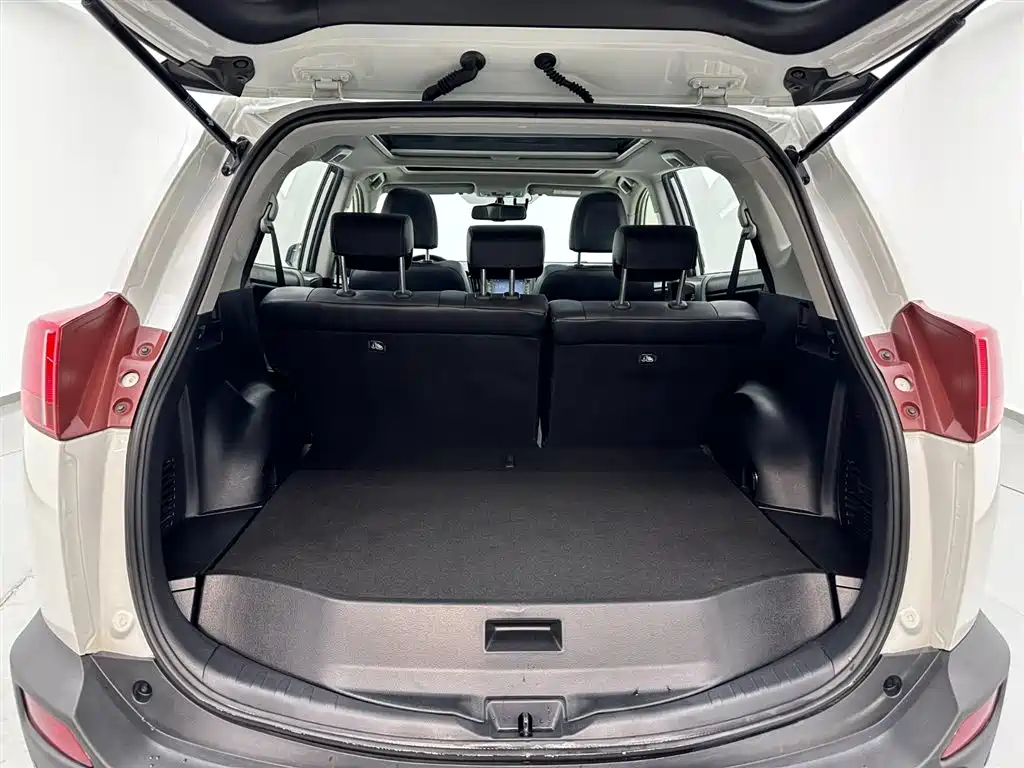 Toyota RAV4 Rongfang 2015 2.5L Automatic 4WD Elite Edition фото 24