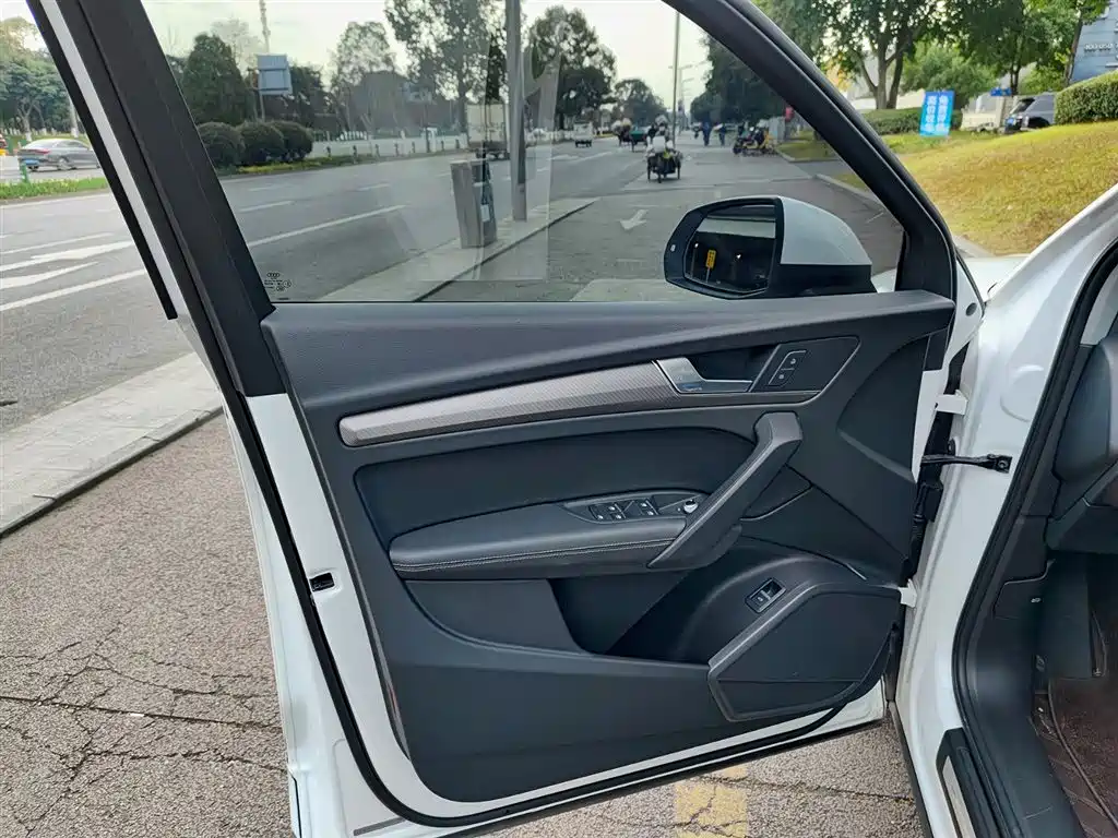 Audi Q5L 2022 40T Luxury Dynamic фото 6