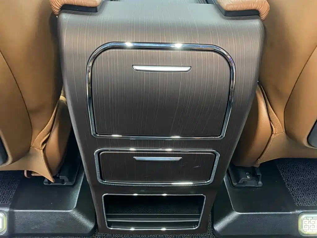 Toyota Granvia 2024 2.5L Hybrid Comfort фото 23