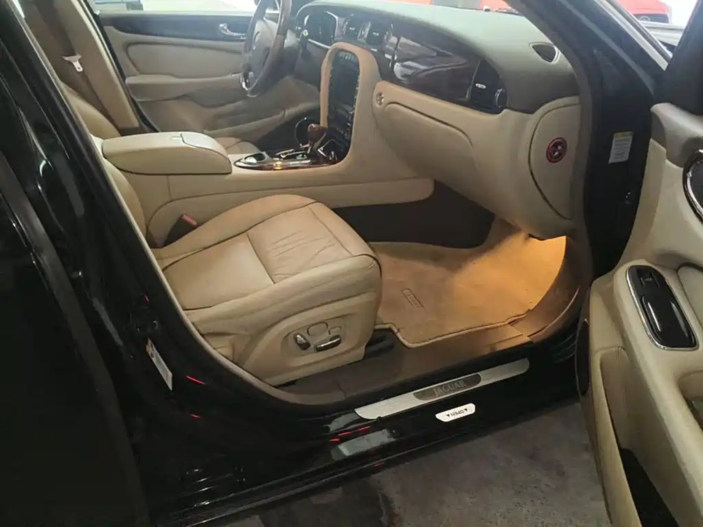 Photo 13 - Jaguar XJ