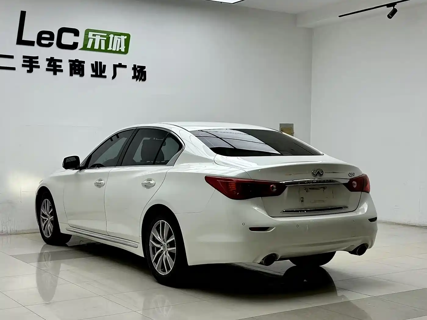Photo 16 - Infiniti Q50L