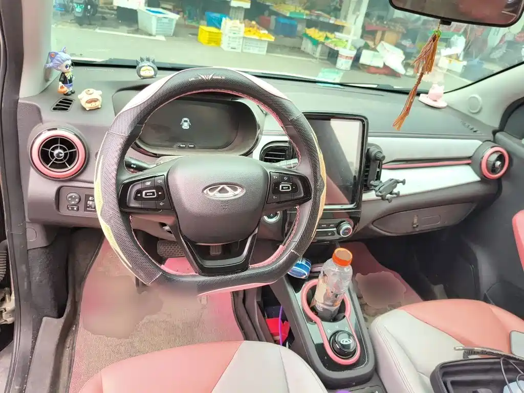 QQ New Energy Little Ant 2023 2022 Sweet Pink Half Sugar Edition LFP 29.2kWh 30kW 301km