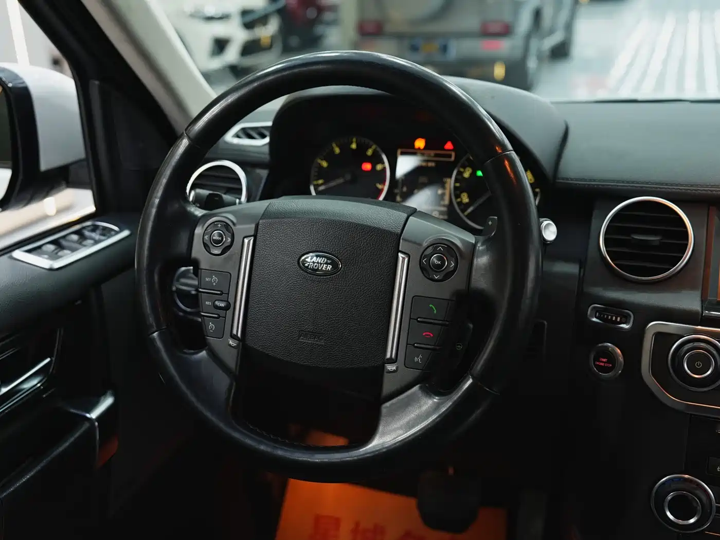 Land Rover Discovery 2015 3.0 SC V6 SE фото 13