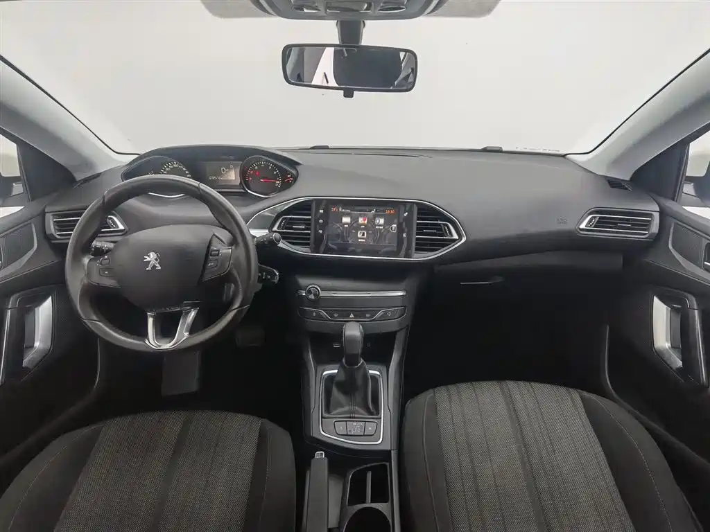 Peugeot 308S 2015 1.2T Auto Dynamic Edition фото 5