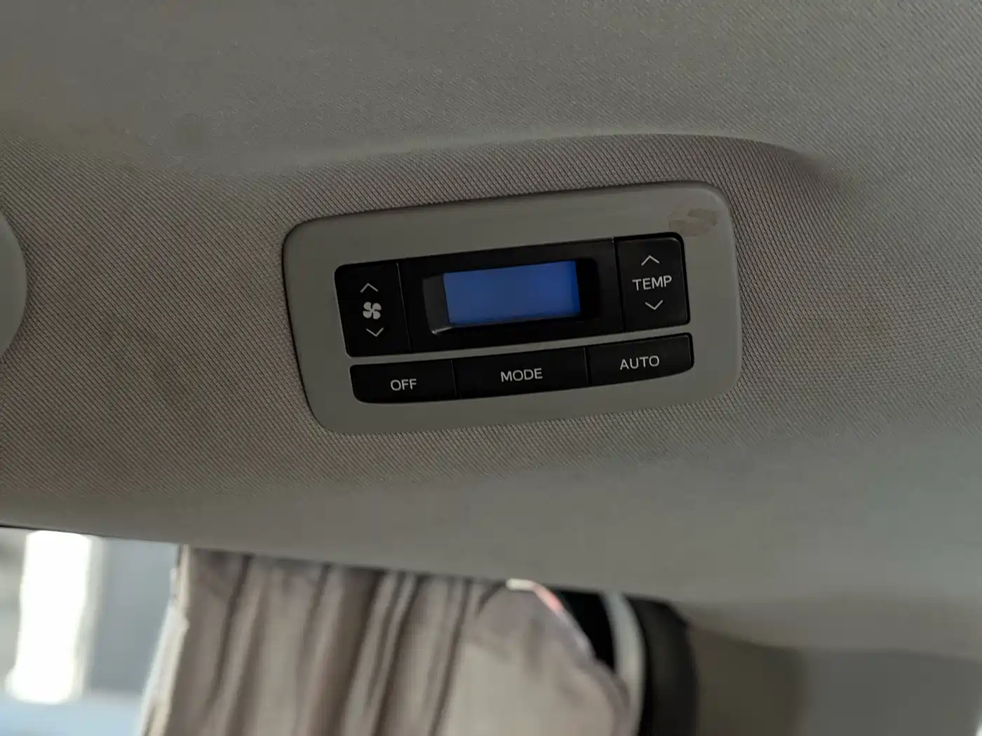 Toyota Sienna 2015 3.5L 2WD LE фото 8
