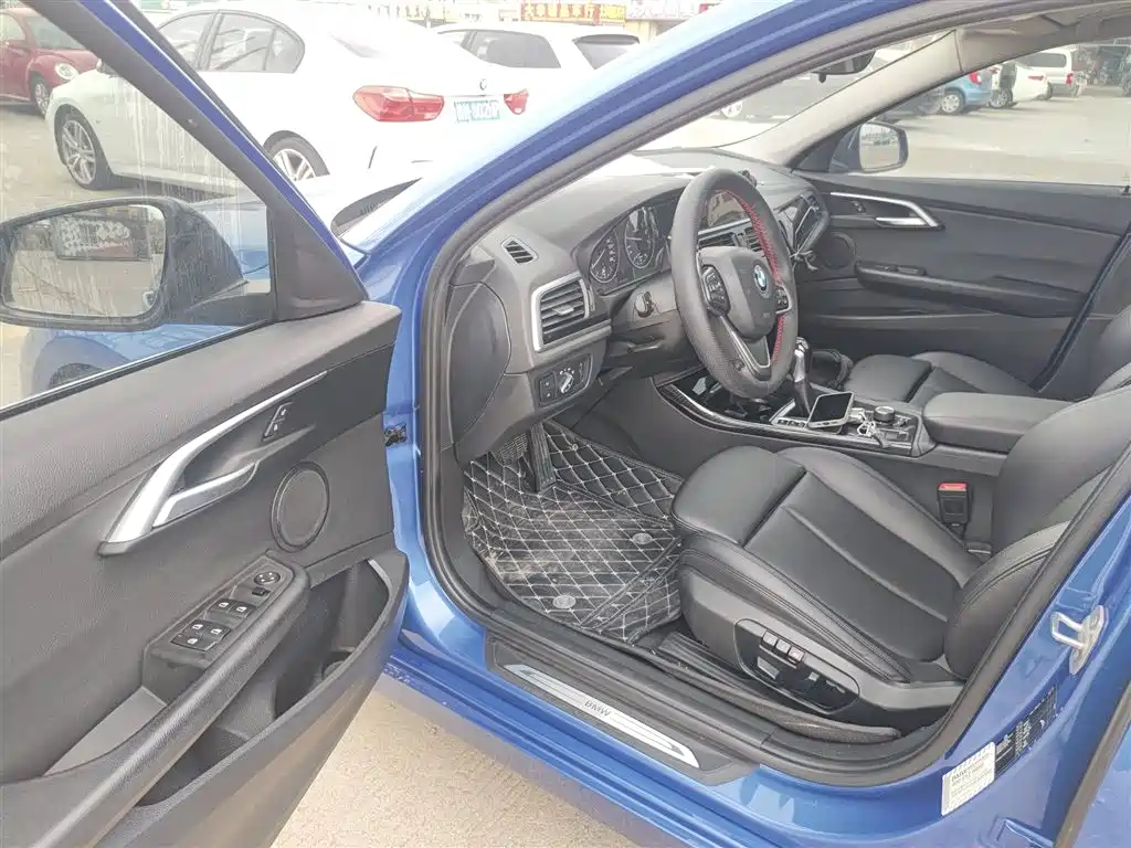 BMW 1 Series 2017 118i Sport фото 12