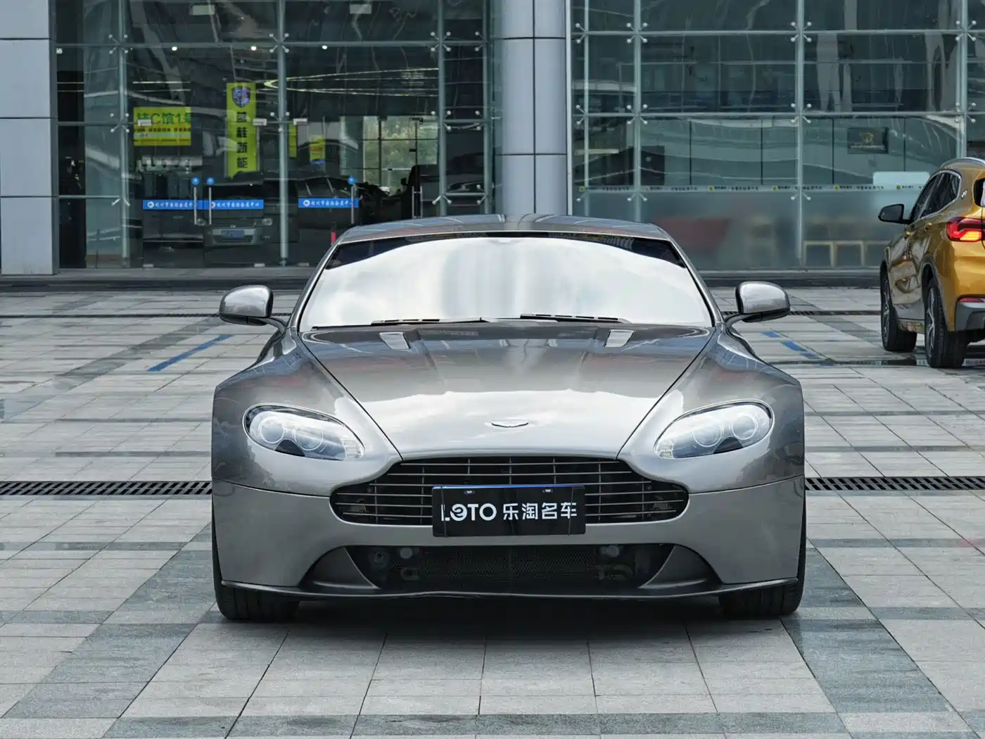 Aston Martin V8 Vantage 2015 4.7L Coupe фото 3