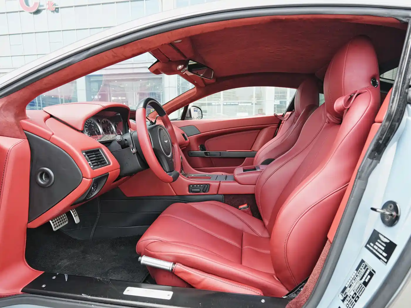 Aston Martin V8 Vantage 2015 4.7L Coupe фото 10