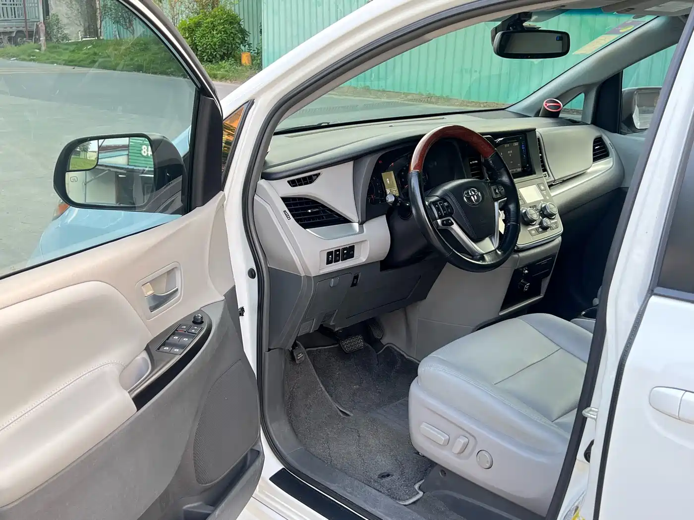 Toyota Sienna 2015 3.5L 2WD LE фото 12