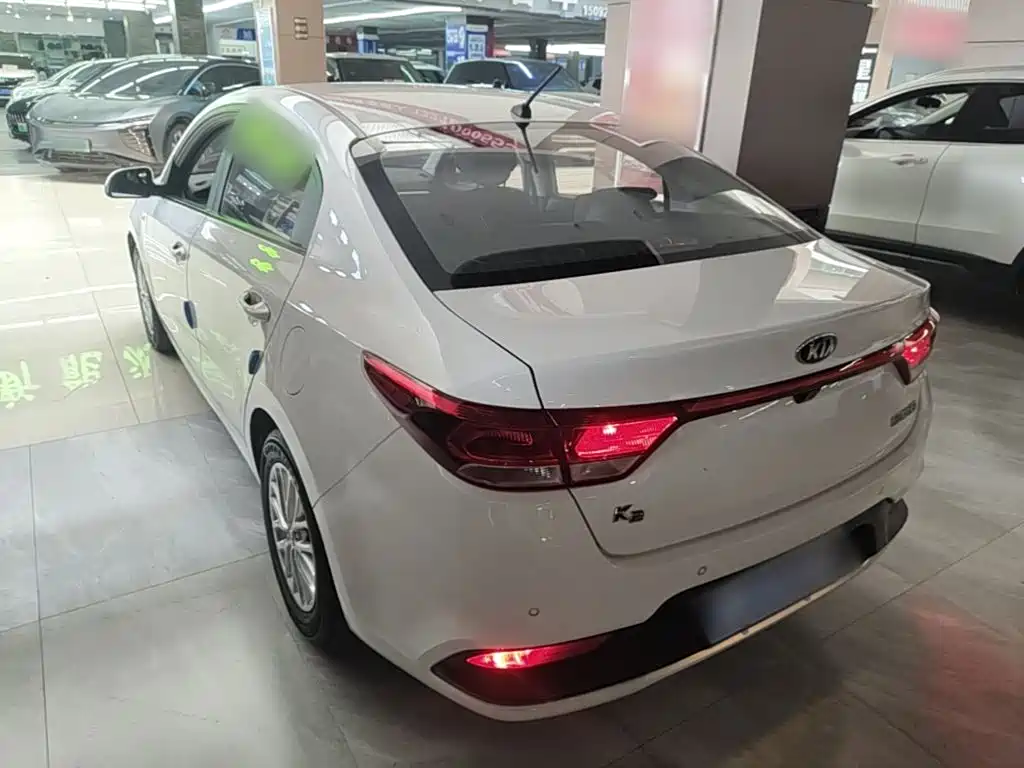 Kia K2 2017 2017 Sedan 1.4L AT GLS