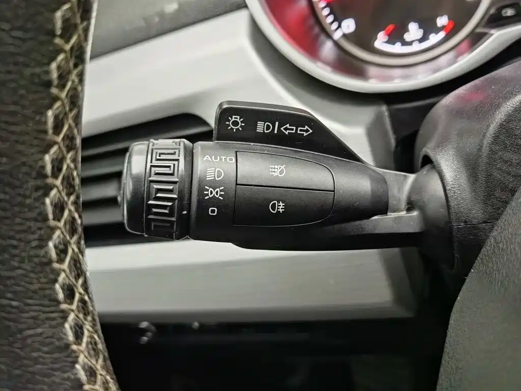 Фото 21 - Geely Boyue