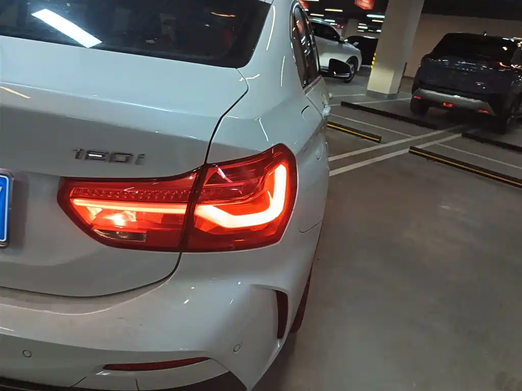 BMW 1 Series 2021 120i M Sport фото 24