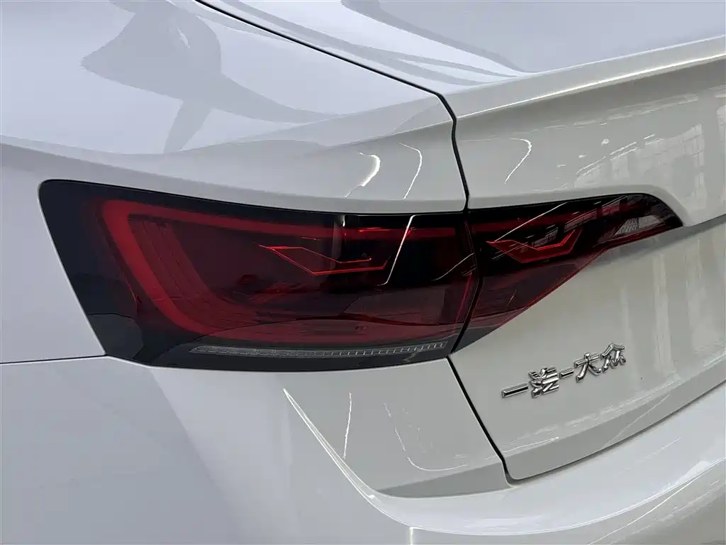 Volkswagen Sagitar 2023 300TSI DSG Surpassing Edition фото 10