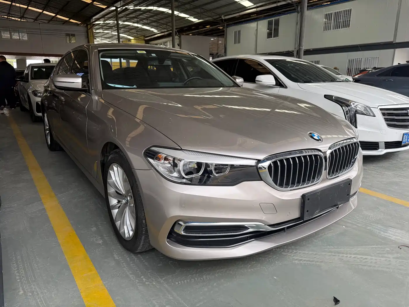 BMW 5 Series 2020 525Li Luxury Package фото 3
