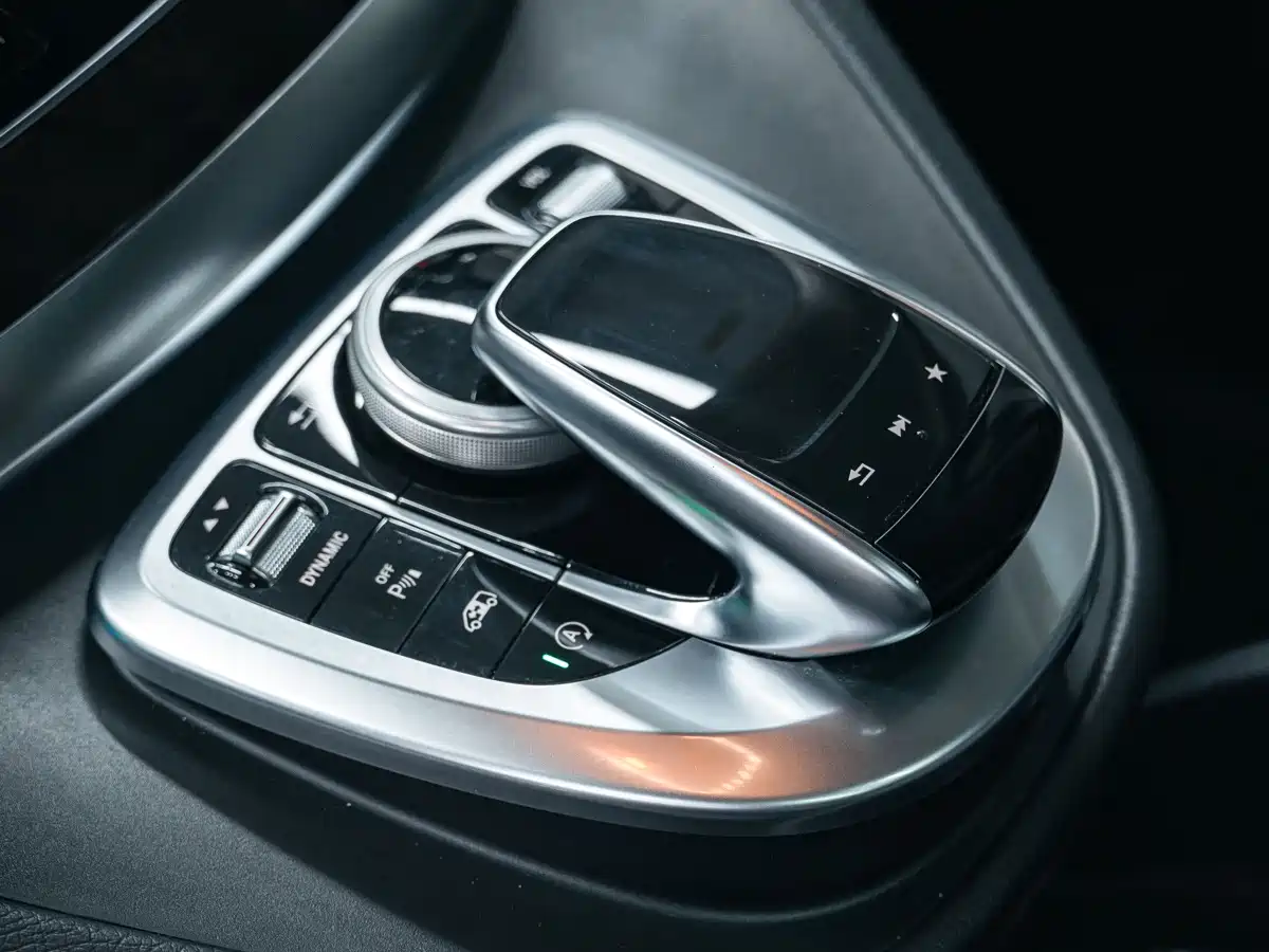 Mercedes-Benz V-Class 2017 Model V 260 L Premium Extended Edition фото 26