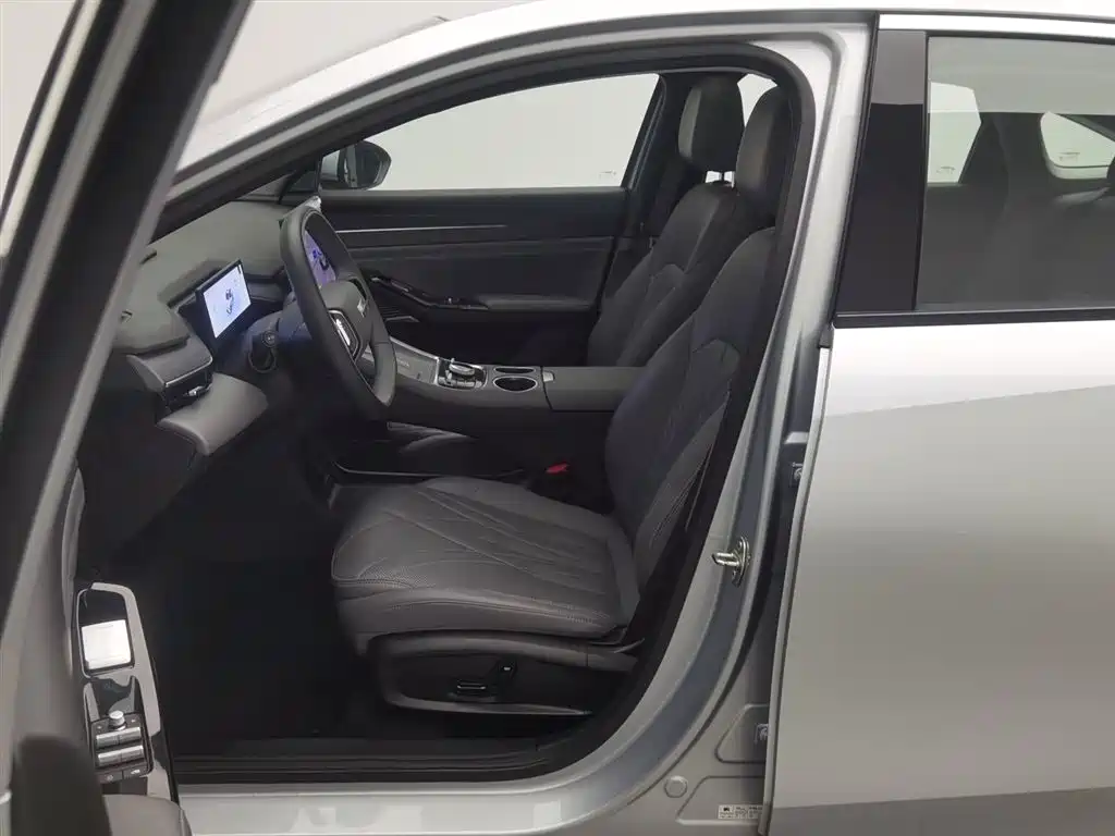 Geely Galaxy Galaxy L6 2025 EM-i 140km Starship Edition фото 10