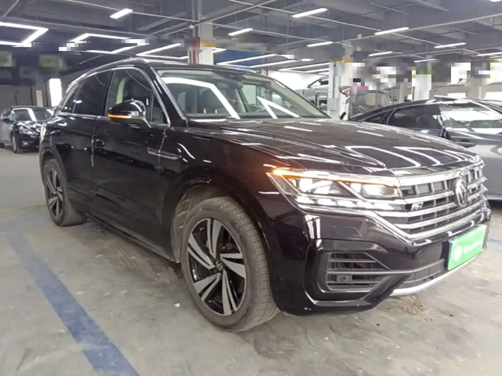 Фото 4 - Volkswagen Touareg