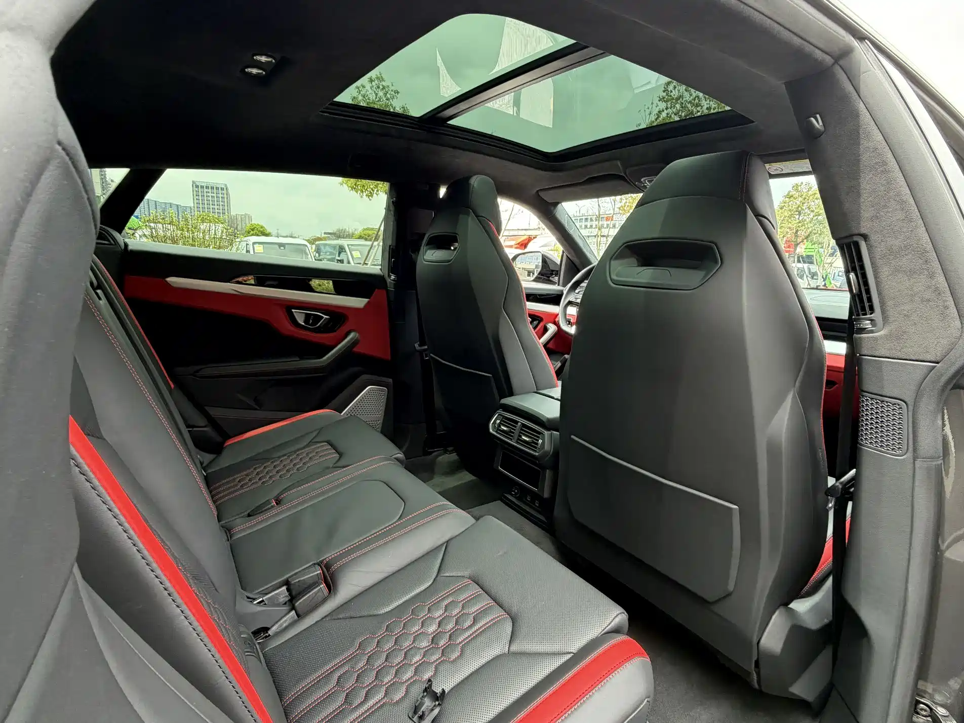 Фото 9 - Lamborghini Urus