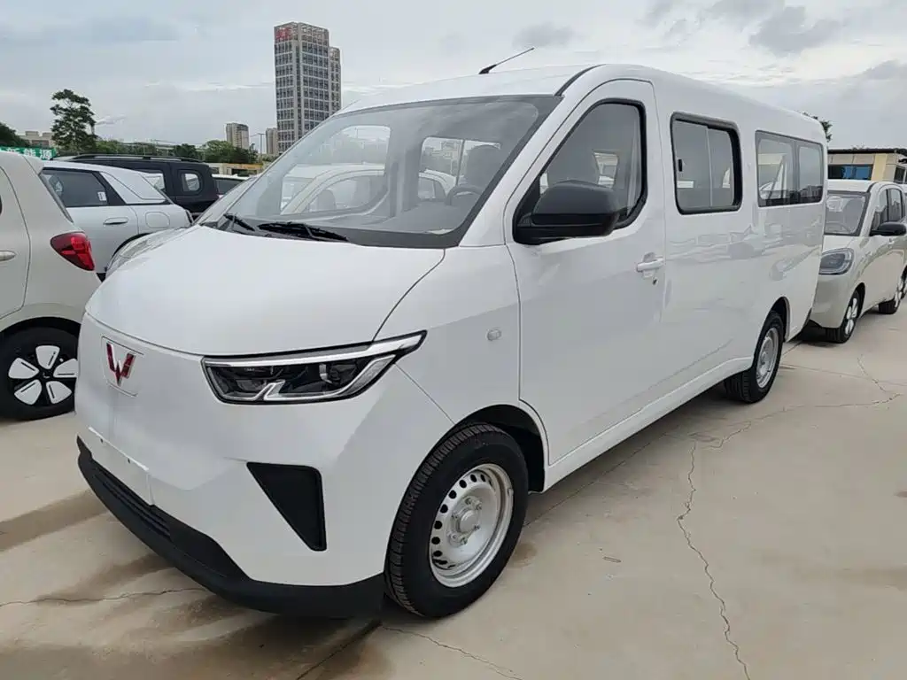 Wuling Motors Wuling Yangguang 2026 2024 300KM Comfort Bus Version 75kW