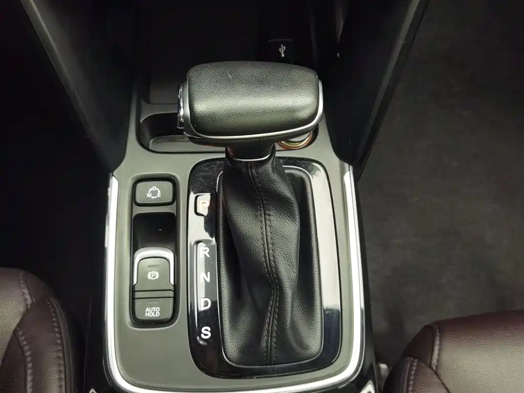 GAC Trumpchi Trumpchi GS4 2018 235T Automatic 2WD Luxury Smart Connect Million Commemorative Edition фото 13