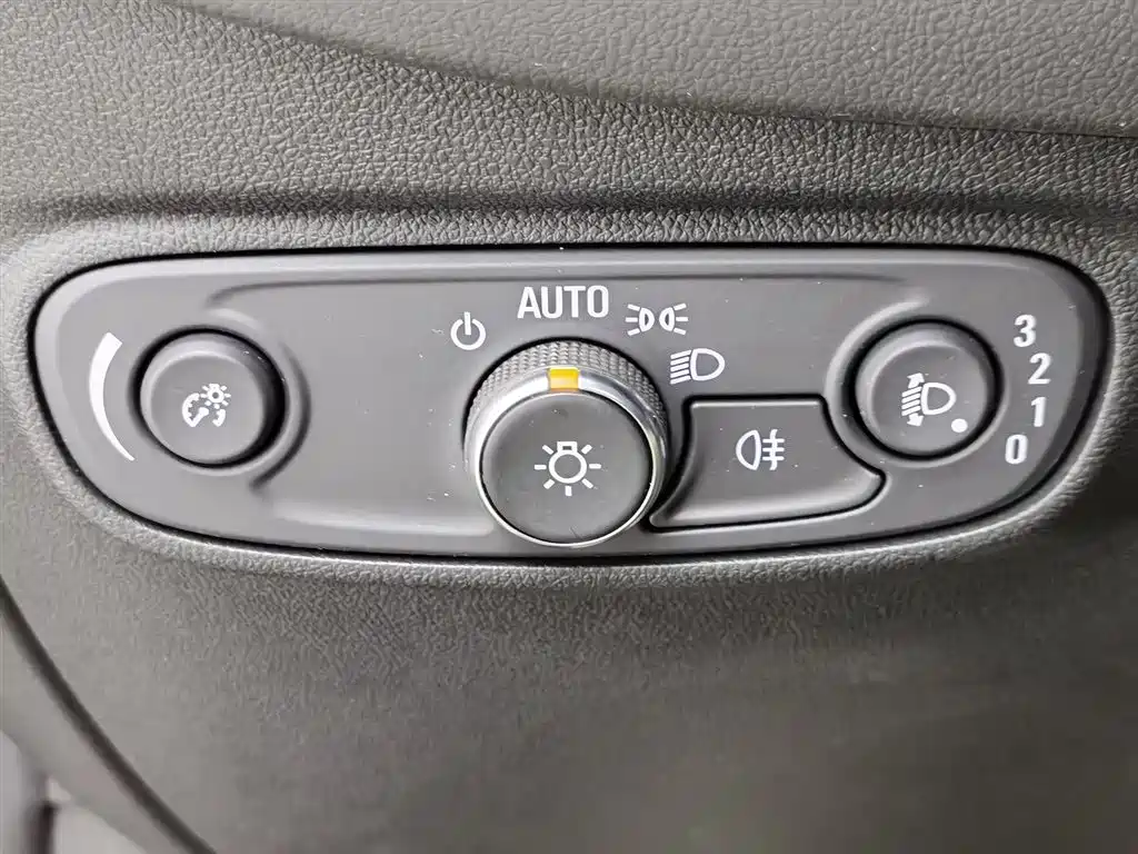 Chevrolet Equinox 2023 Mild Hybrid 2.0T RS Smart Frontier Edition фото 21