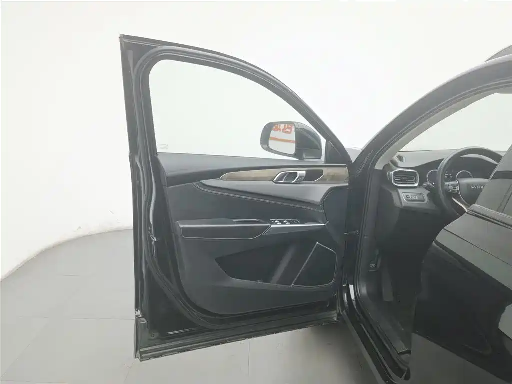 Lynk & Co 01 2017 2.0T 2WD Pro Version фото 8