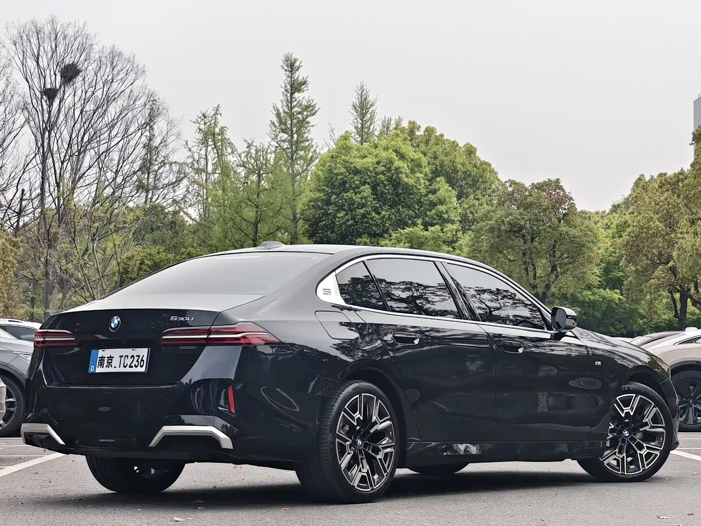 BMW 5 Series 2025 530Li Premium M Sport Package фото 3