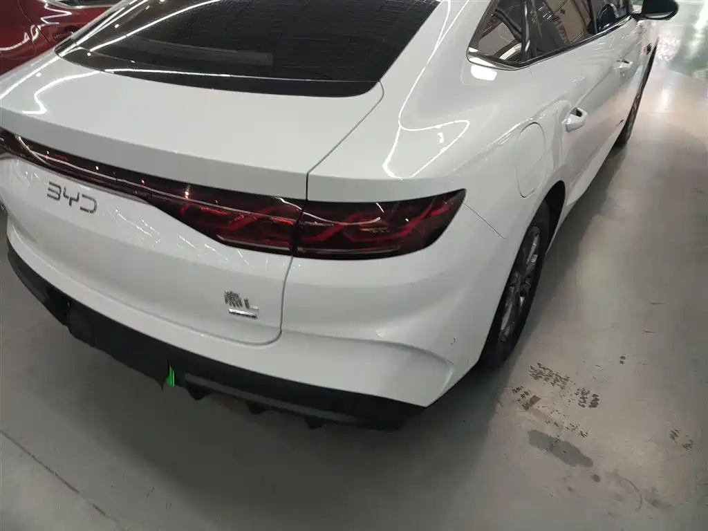 BYD Qin L 2025 DM-i Smart Drive Edition 80KM Leading фото 8