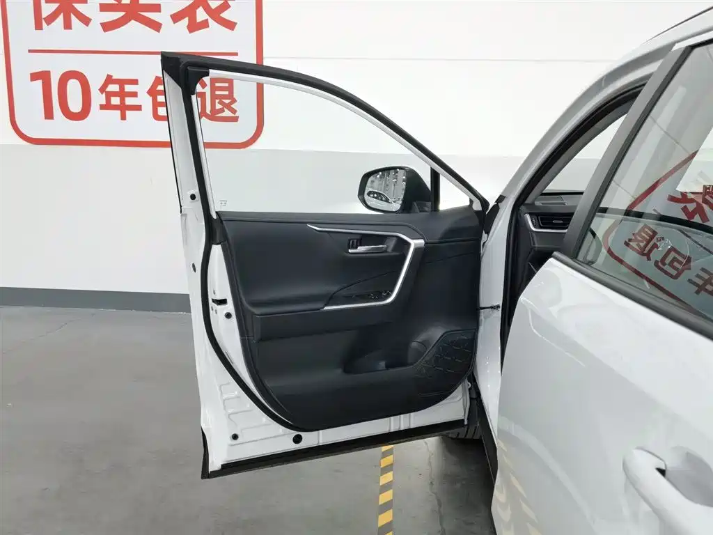 Toyota RAV4 Rongfang 2023 2.0L CVT FWD Style Plus Edition фото 8