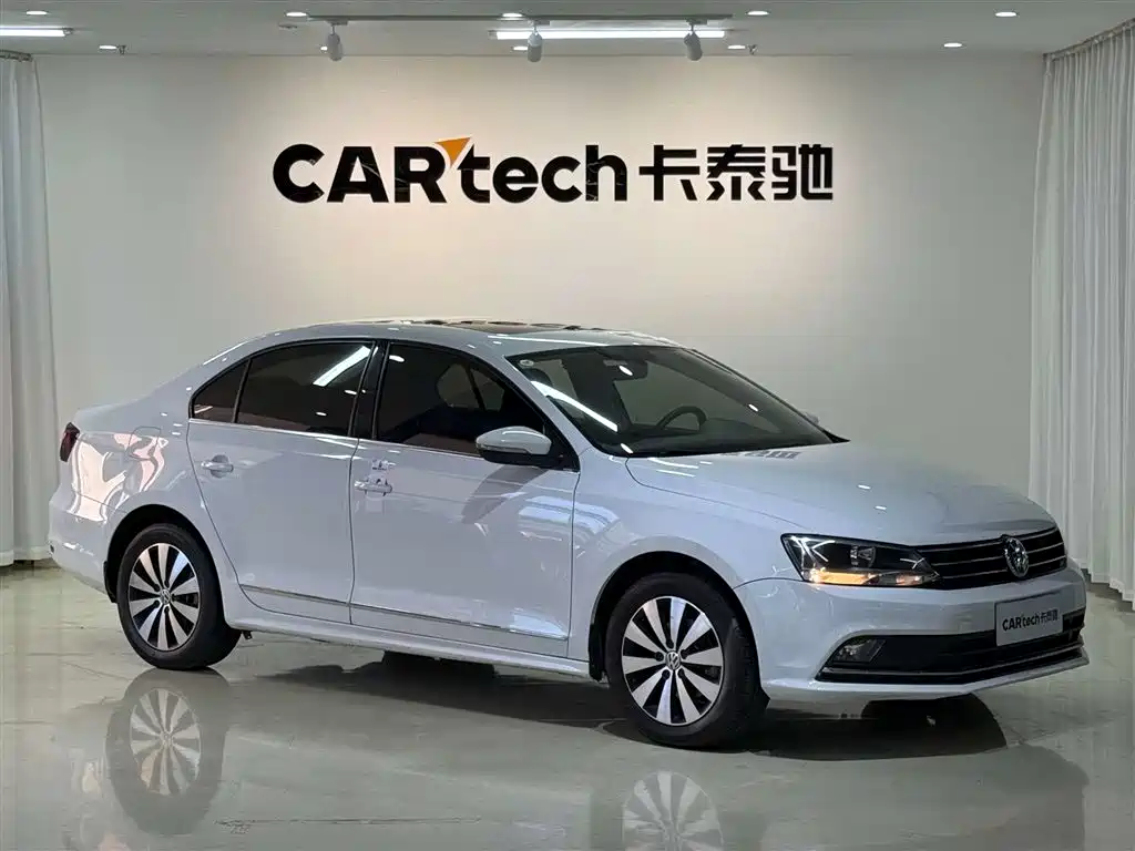 Volkswagen Sagitar 2018 1.6L Automatic Comfort фото 2