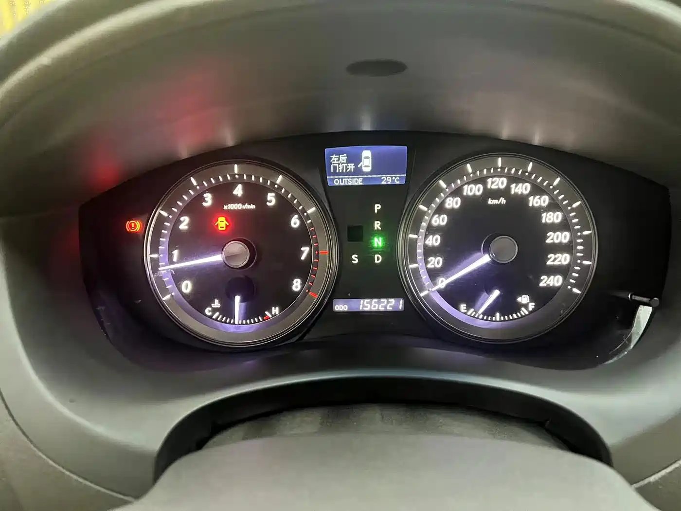 Фото 6 - Lexus ES