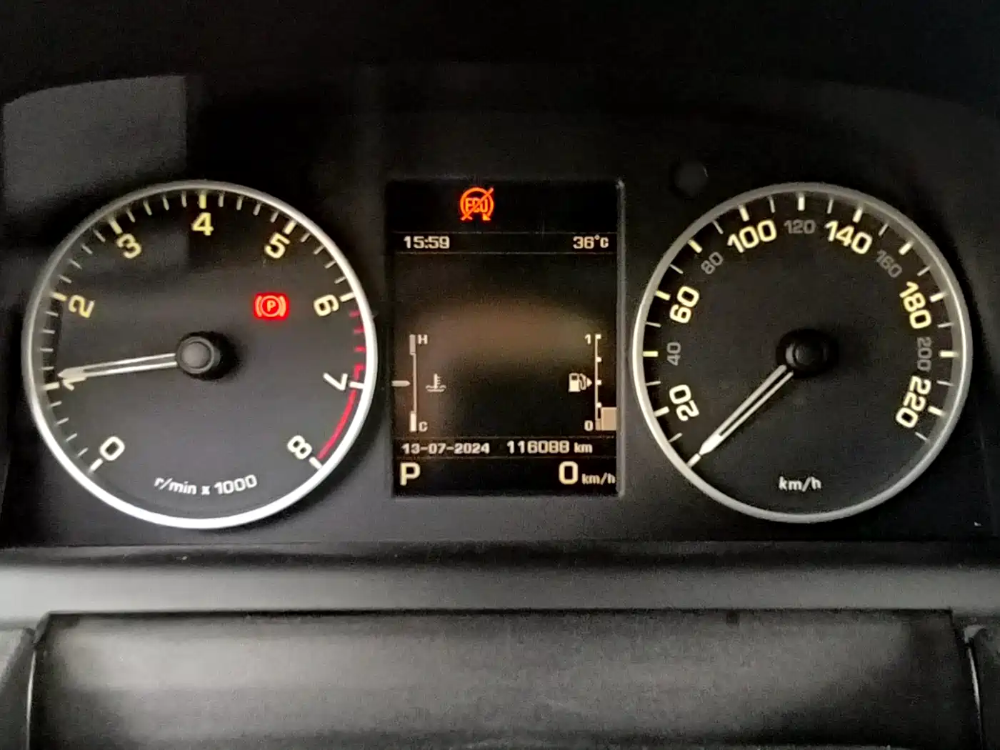 Land Rover Discovery 2016 3.0 SC V6 HSE фото 10