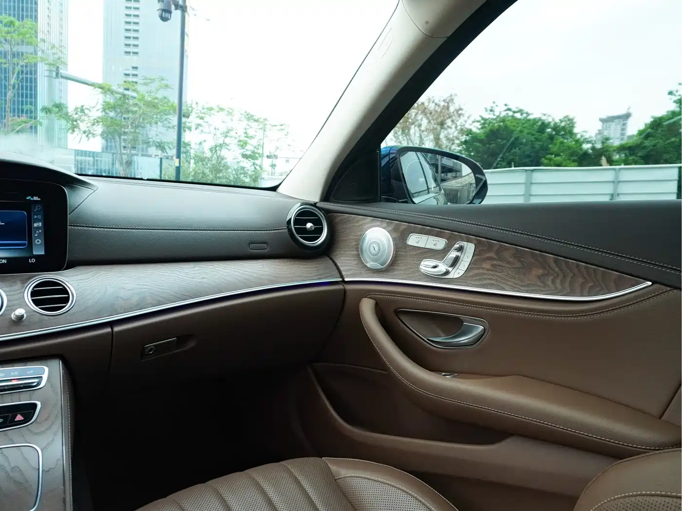 Mercedes-Benz E-Class 2020 Facelift E 300 L Exclusive фото 25