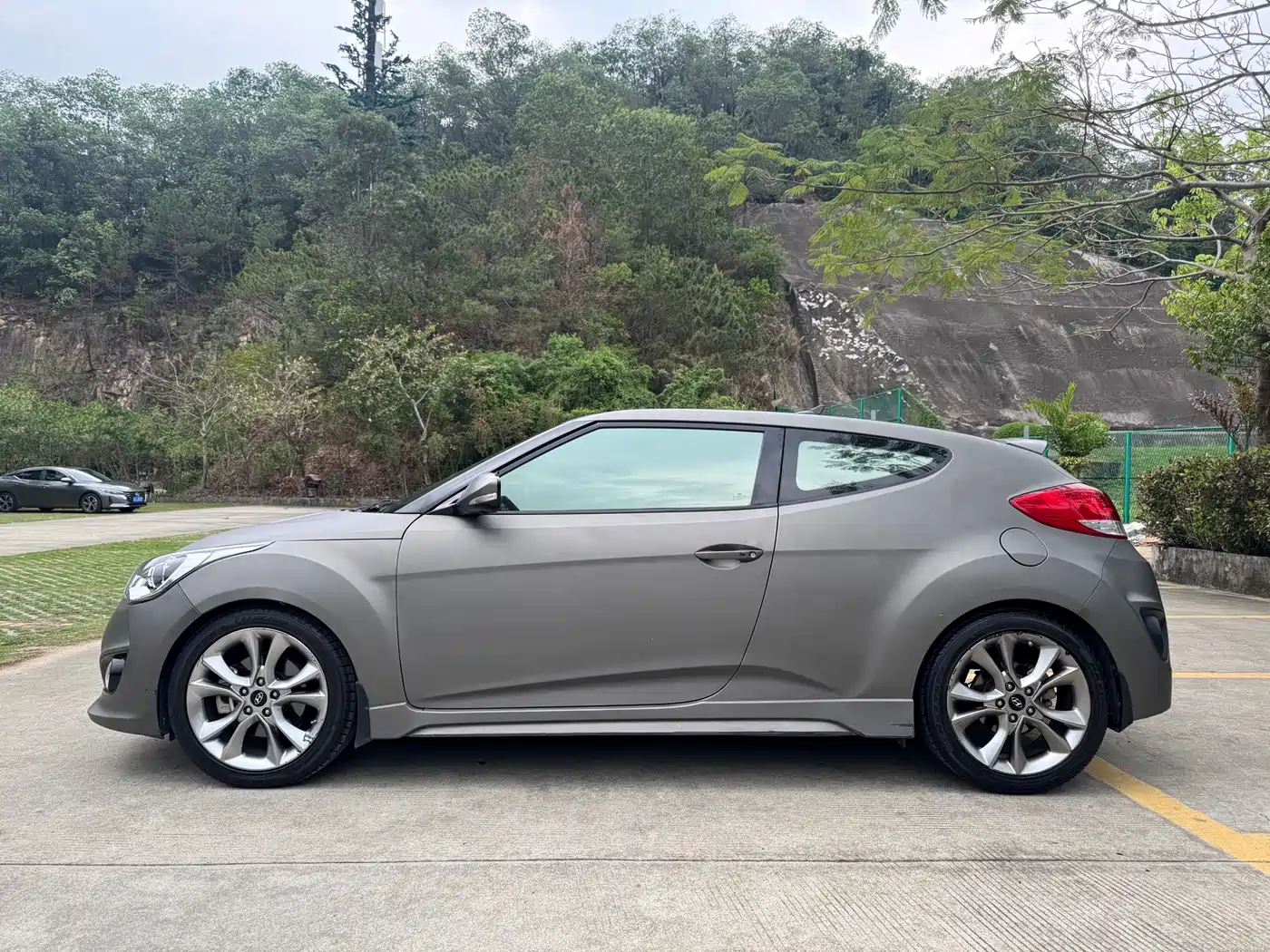 Hyundai Veloster 2015 1.6T Automatic Luxury Edition фото 4