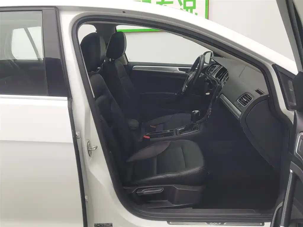 Volkswagen Golf 2018 1.6L Automatic Comfort фото 23