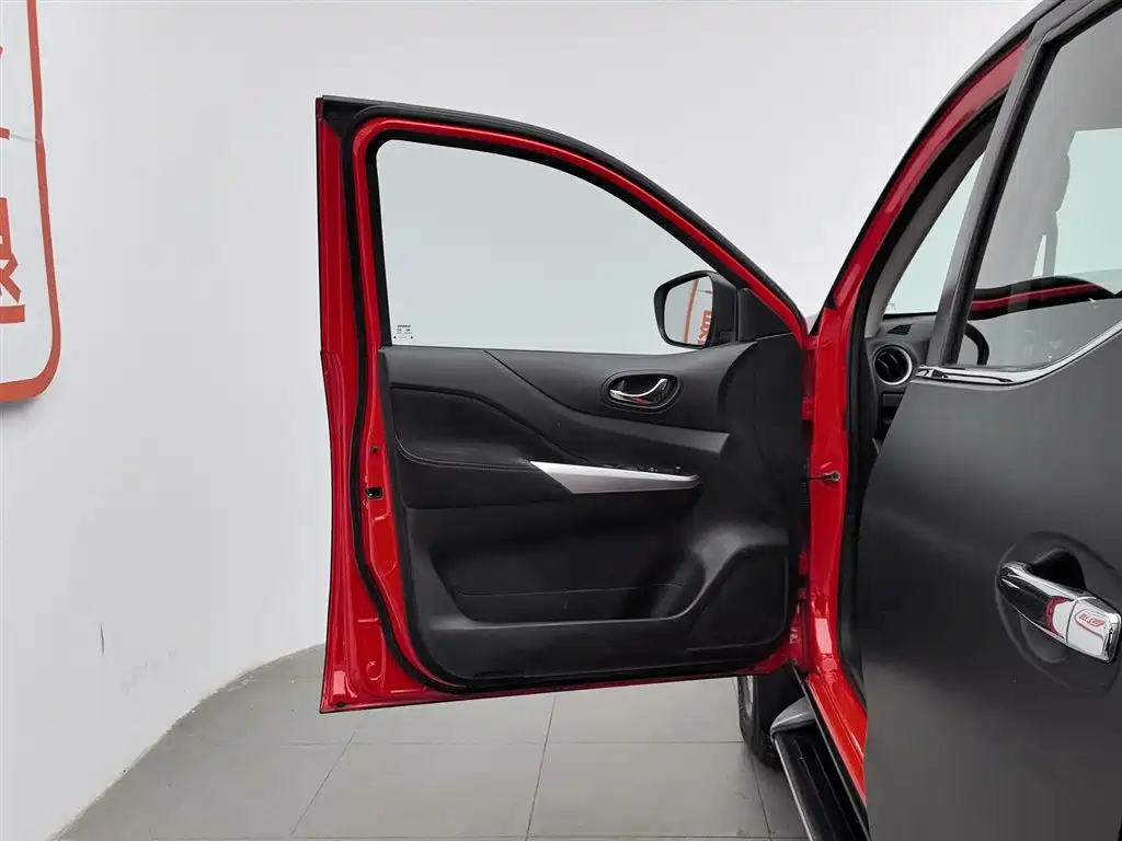 Nissan Navara 2017 Model 2.5L Automatic 4WD Luxury QR25 фото 8