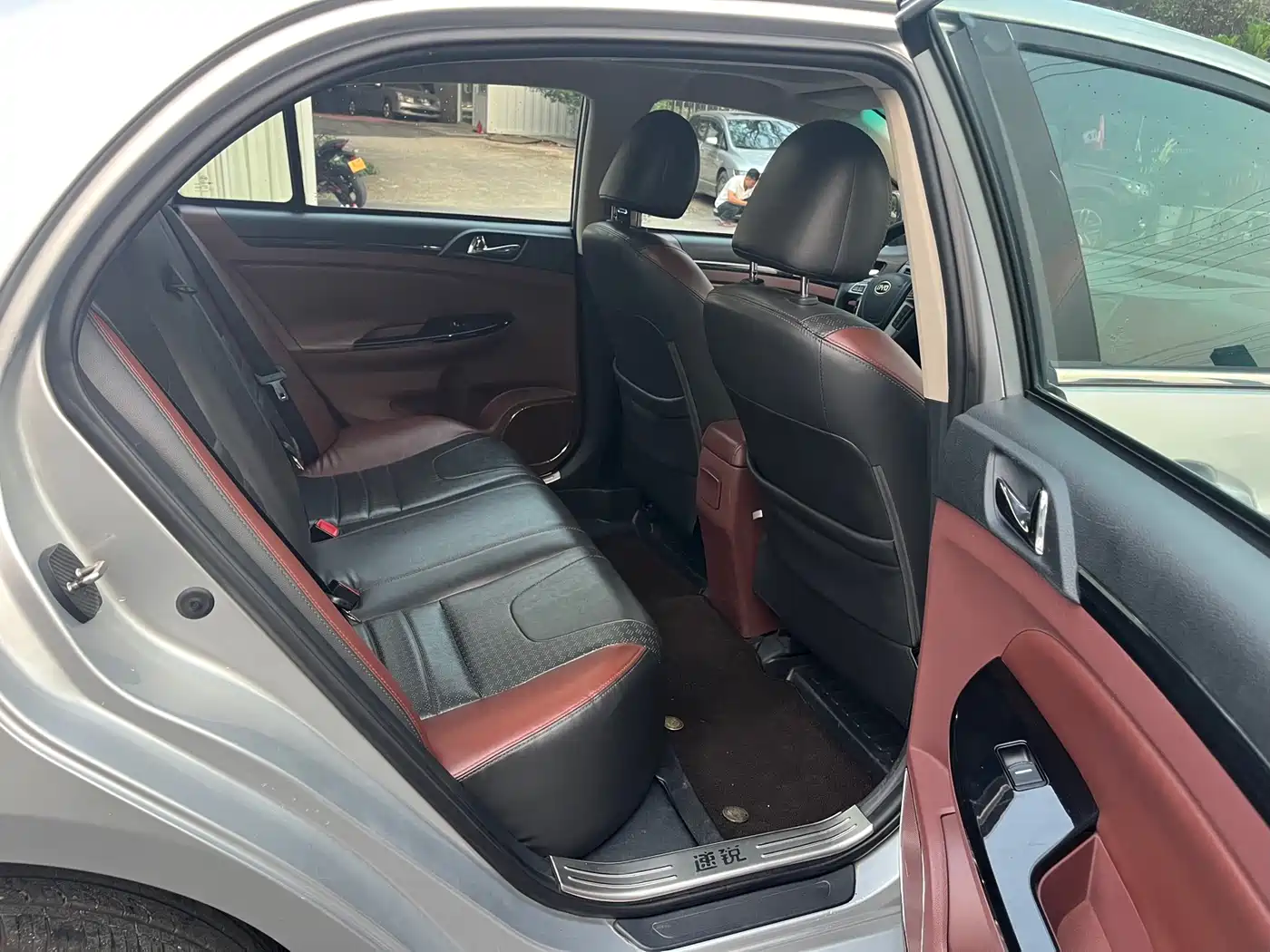 BYD Surui 2015 1.5L Automatic Luxury Model фото 15