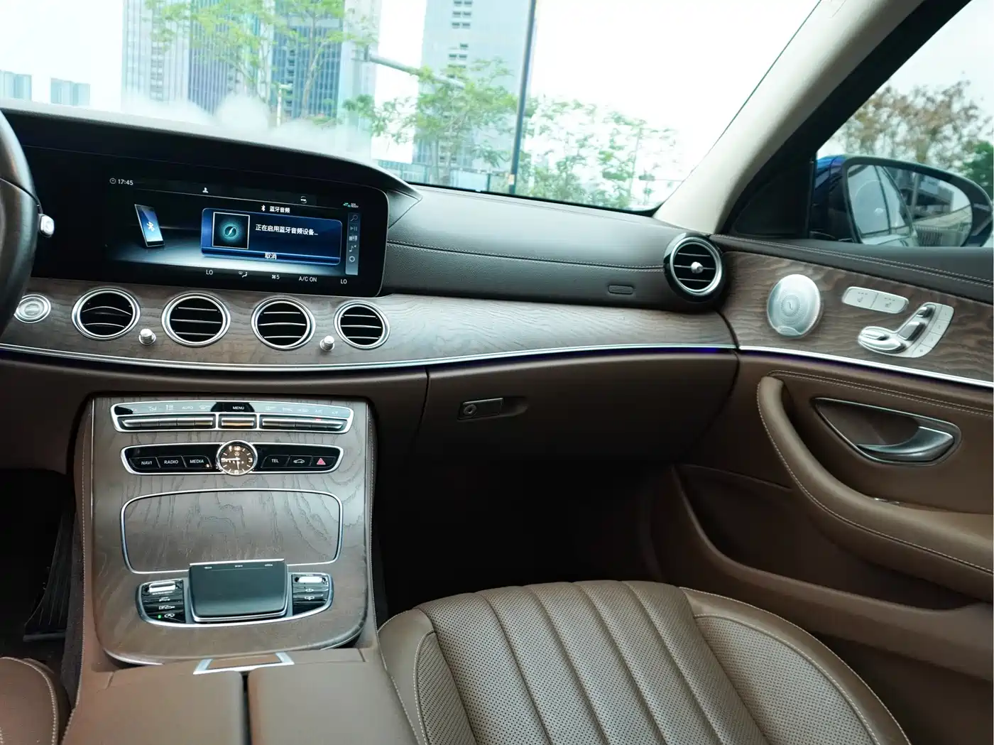 Mercedes-Benz E-Class 2020 Facelift E 300 L Exclusive фото 24