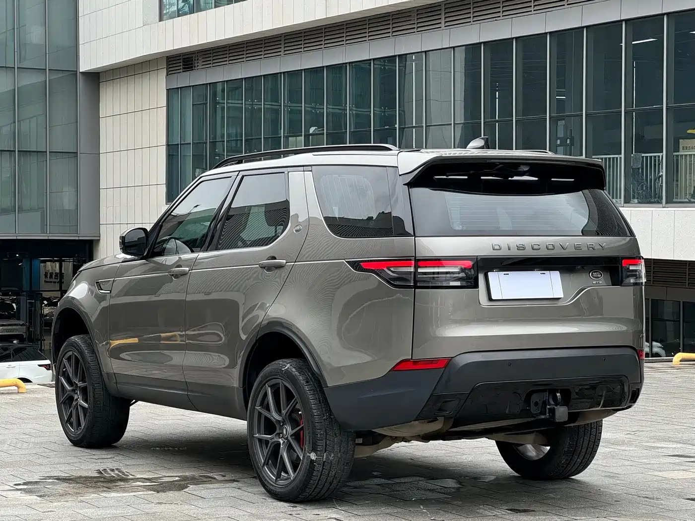 Land Rover Discovery 2019 3.0 SC V6 SE фото 3