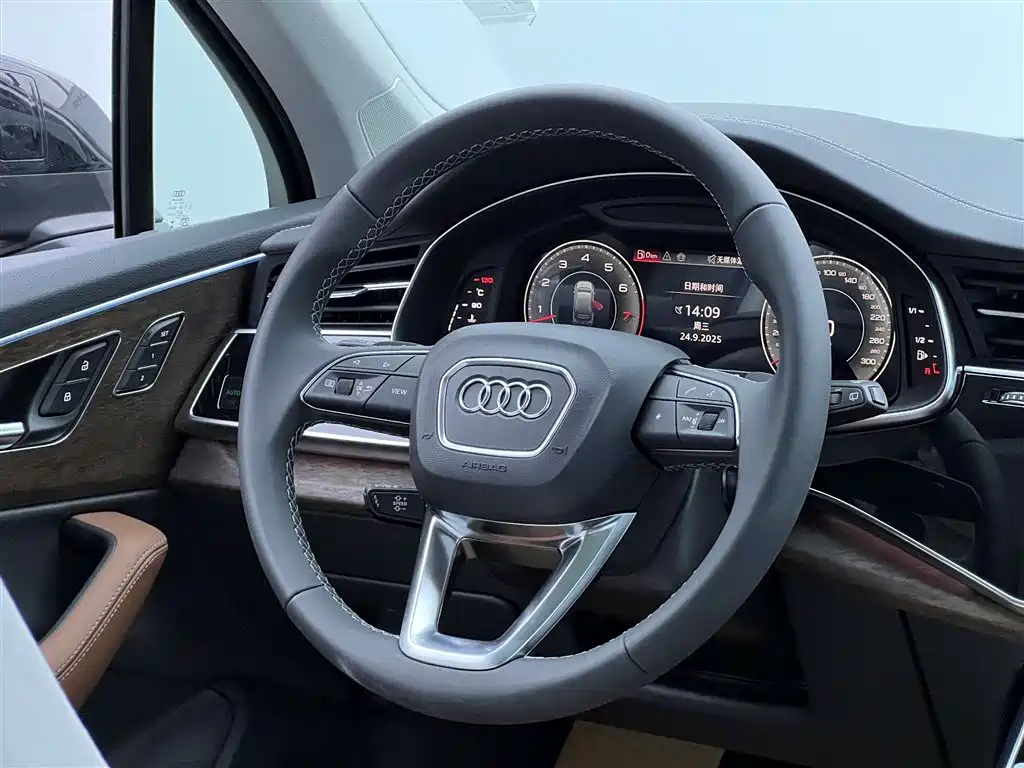 Audi Q7 2025 55 TFSI quattro S line Sport фото 9