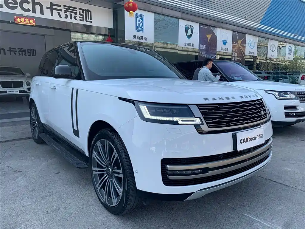 Land Rover Range Rover 2023 3.0 L6 360PS Golden Age Edition фото 8