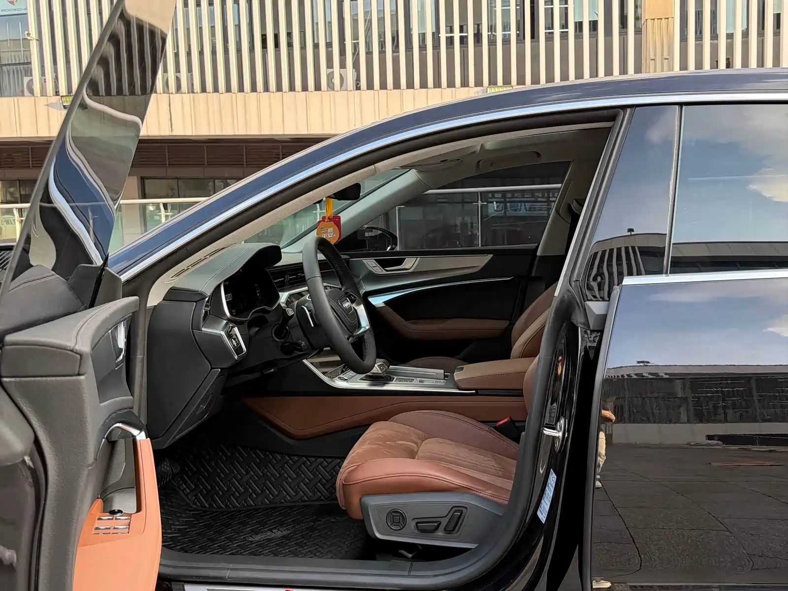 Фото 4 - Audi A7L