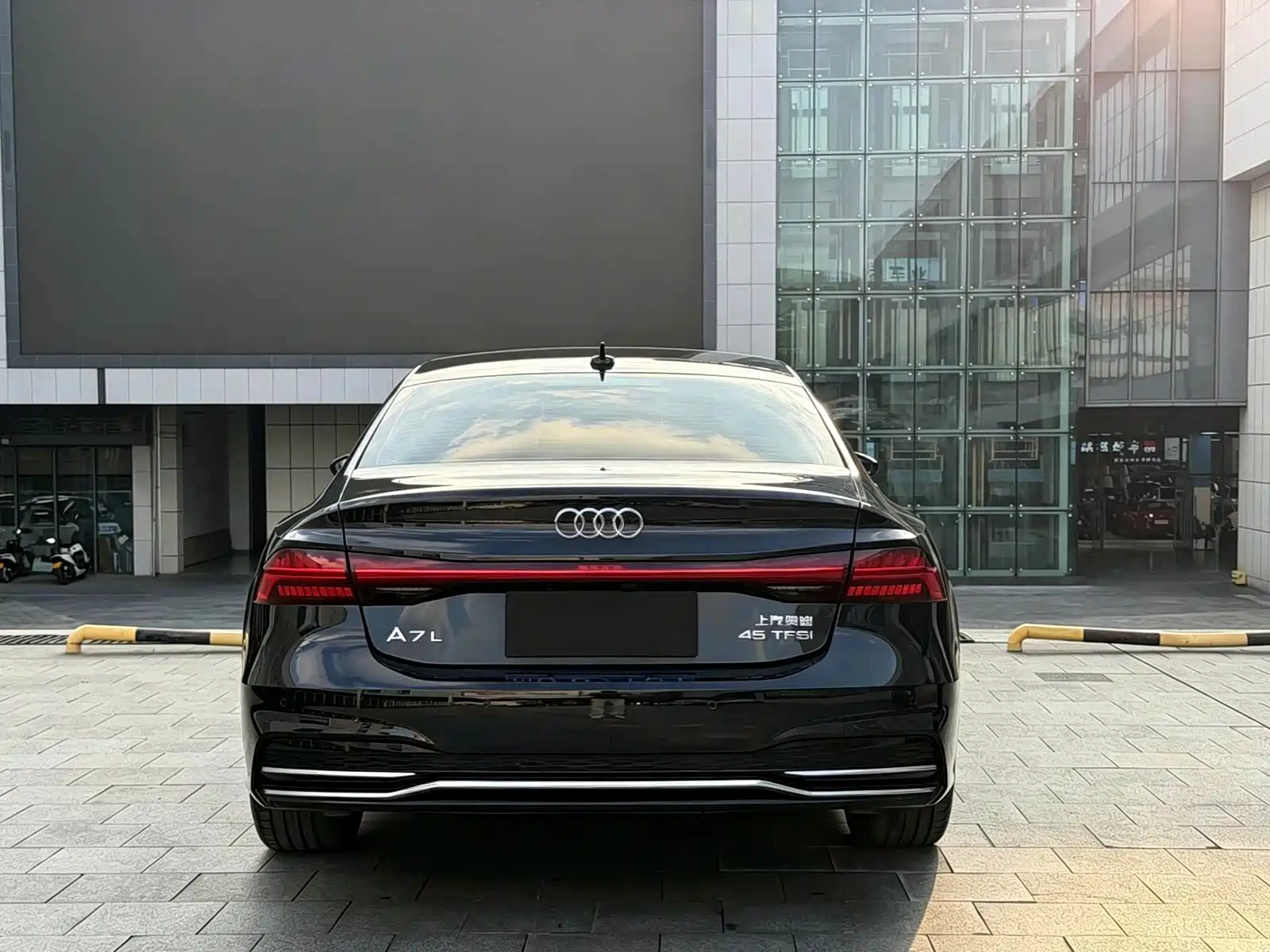 Фото 12 - Audi A7L