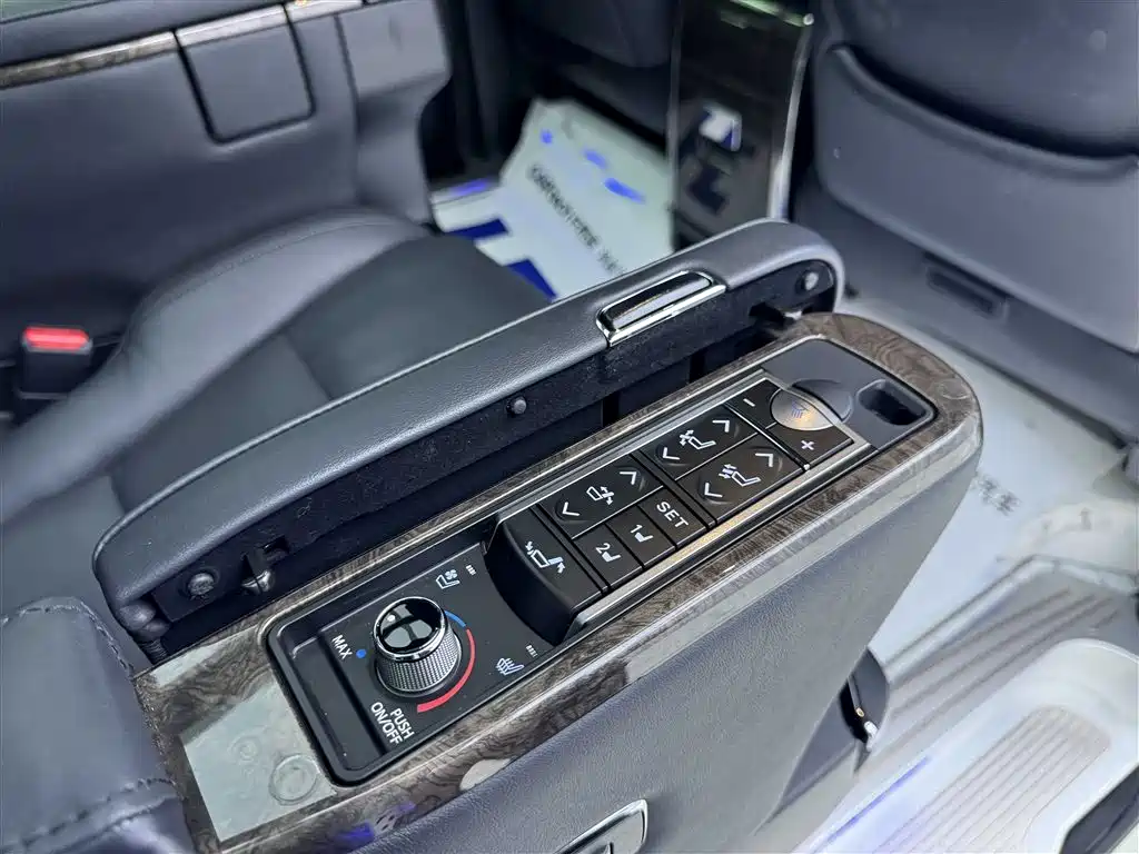 Toyota Vellfire 2021 Crown Hybrid 2.5L HV Premium Edition фото 23
