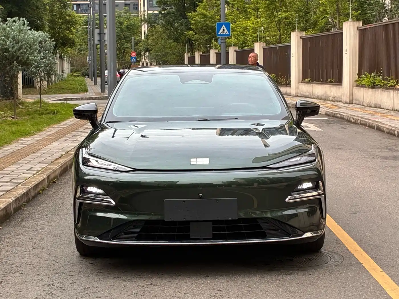 Geely Galaxy Galaxy Xingyao 8 2025 Model 130km EM-i Flagship Edition фото 2