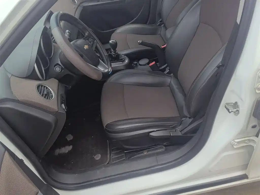Chevrolet Cruze 2013 Hatchback 1.6L Manual Luxury фото 15