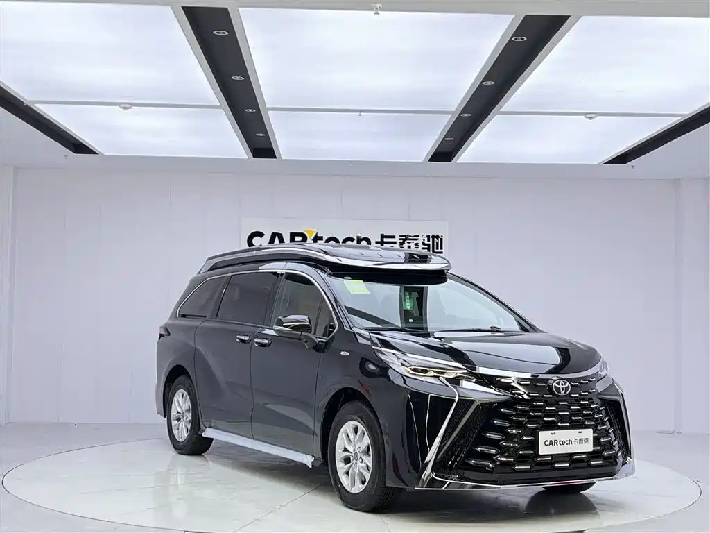 Toyota Granvia 2024 2.5L Hybrid Comfort фото 2