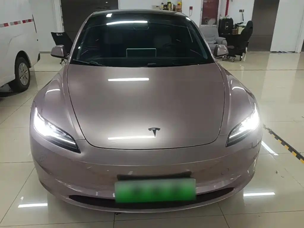 Фото 3 - Tesla Model 3
