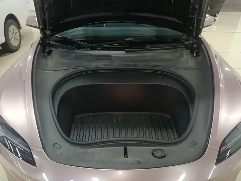 Фото 20 - Tesla Model 3